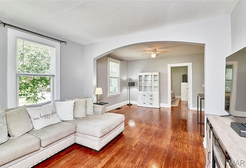 8615 Mackenzie Rd, Saint Louis, MO 63123 | Zillow