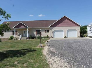 44060 County Highway 10, Pearl, IL 62361