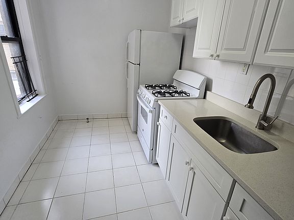 4th image of 3733 61st St APT 2A