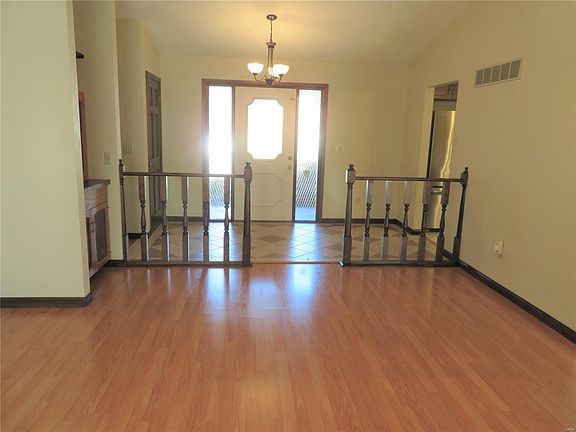 3rd image of 903 Dartmouth Dr