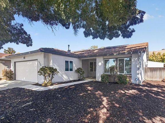 2nd image of 2080 Estate View Way