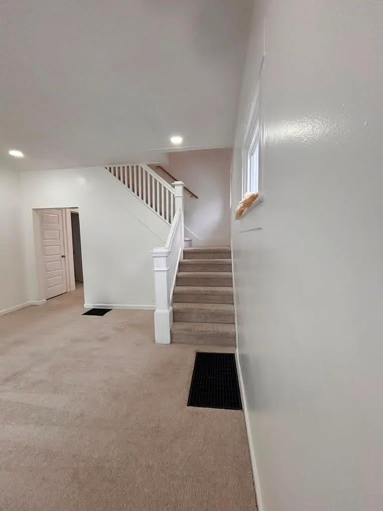 3 bed, 1900 sqft, $1,850 — Photo 3