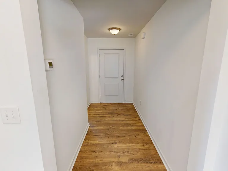 517 Phoenix Ln — Photo 2