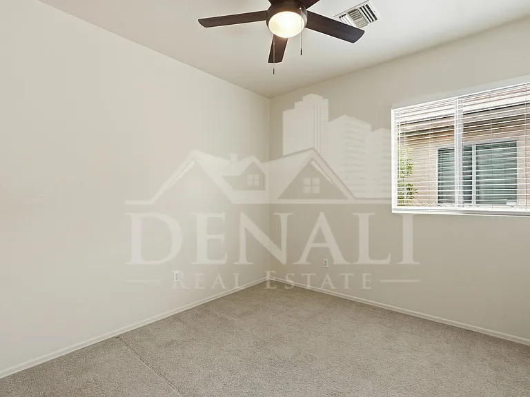 584 N Highlands Grove Ln — Photo 22