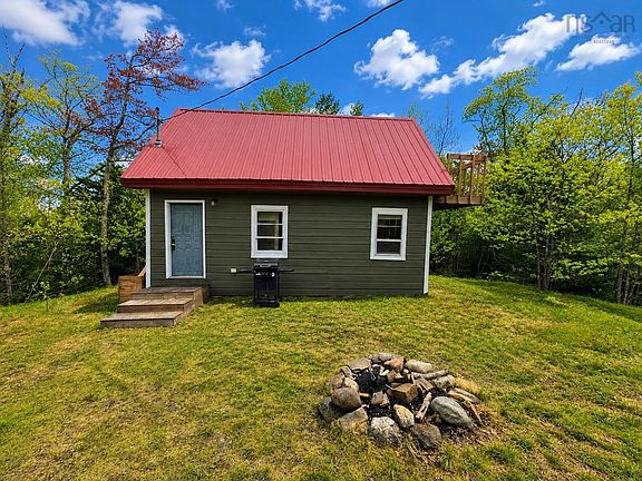 2nd image of 788 Lake Rd