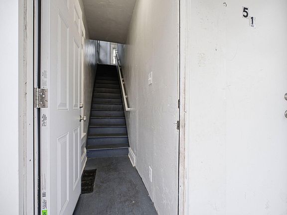 4th image of 51 S Ogden Ave