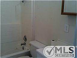 4th image of 407A N Chestnut St
