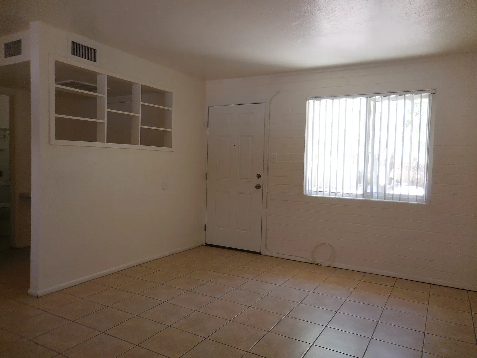 Studio, 400 sqft, $900 — Photo 3