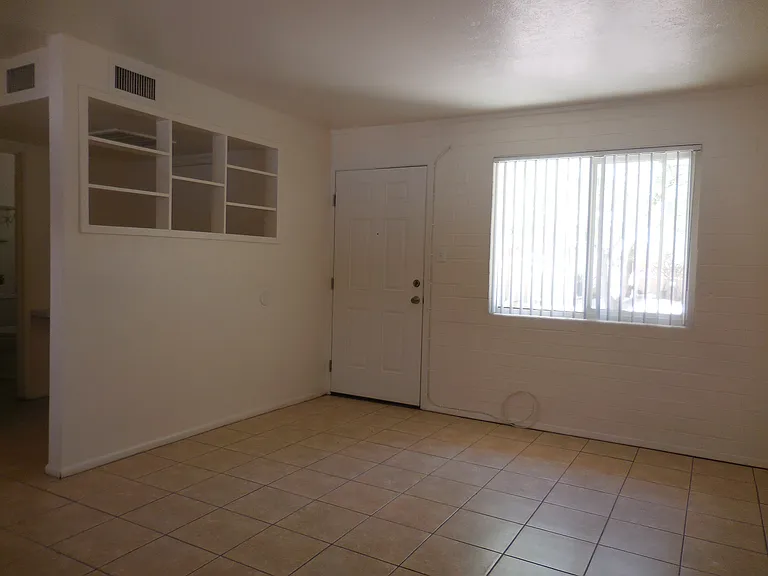 1212 E Spence Ave #6 — Photo 3