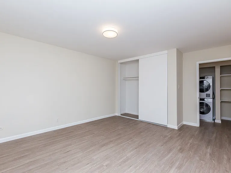 472 Jean — Photo 9