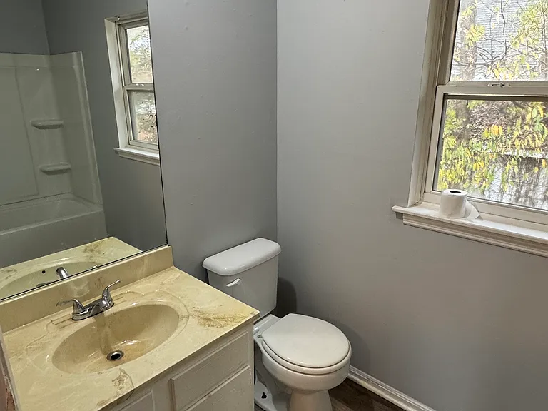 329 W Highland St — Photo 4