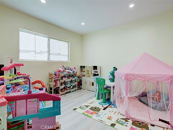 5th image of 8352 Capps Ave