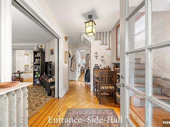 5th image of 332 Harold Ave