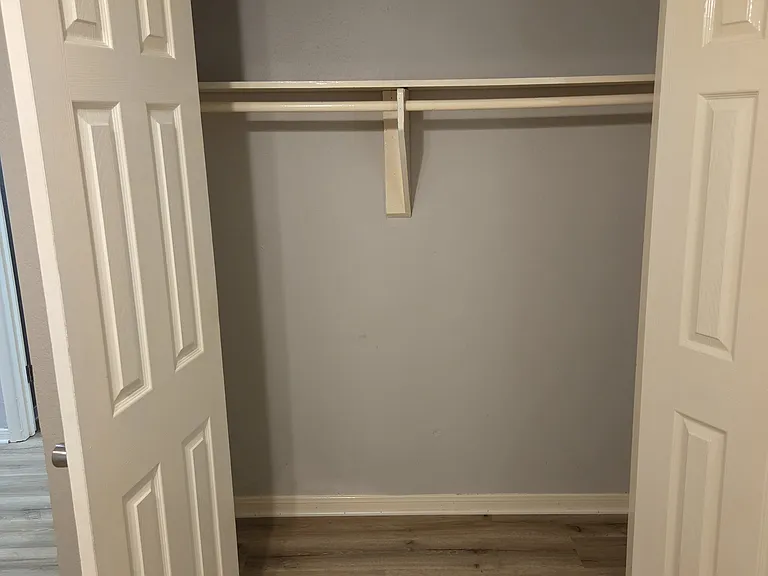 Middle Bedroom Closet