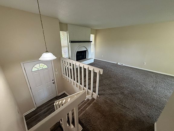 2nd image of 308 NE Lakeview Dr