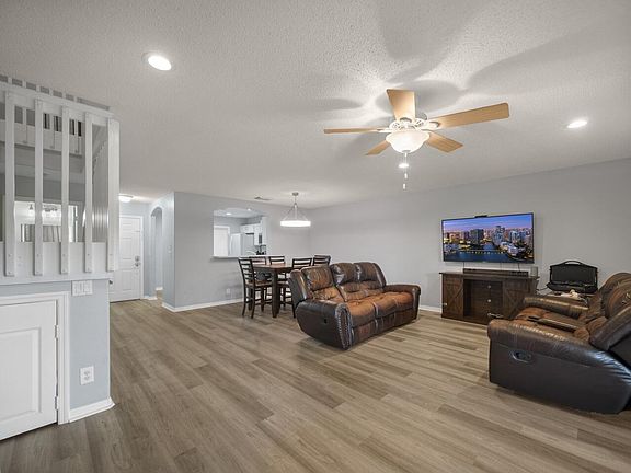 4th image of 1511 Arezzo Cir