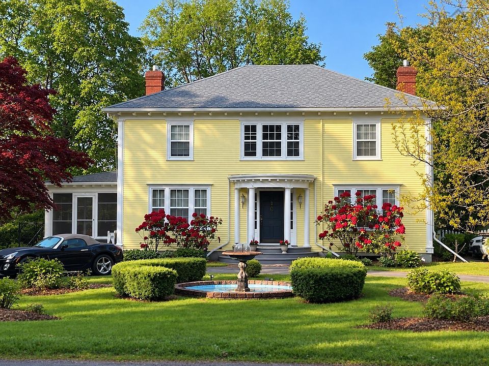 1st image of 683 Saint George St