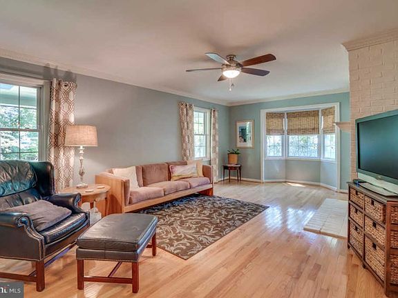5th image of 10603 Howerton Ave