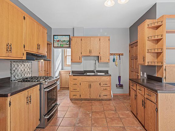 3rd image of 863 23rd Ave SE