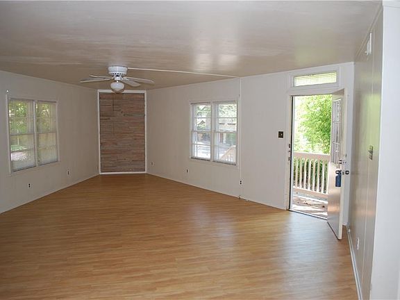 4th image of 2104 Matthews Dr