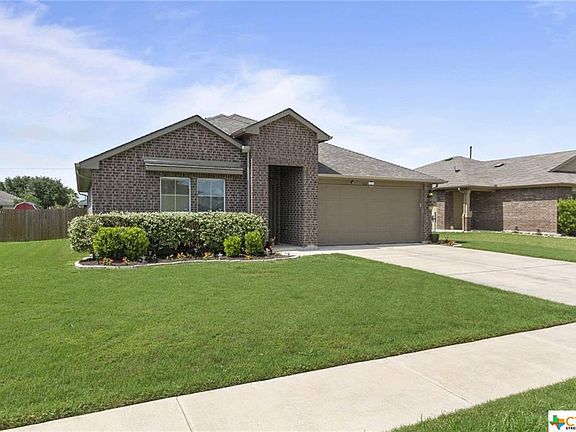 3rd image of 318 Foxglove Dr