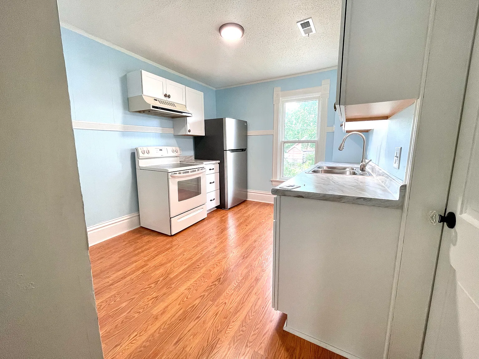 2 bed, 944 sqft, $1,247 — Photo 2