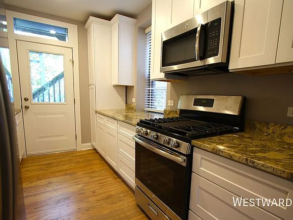2nd image of 1120 W Addison St APT 3
