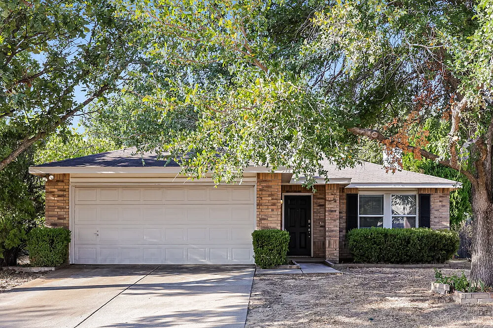 3 bed, 2.0 bath, 1859 sqft, $2,005 — Photo 1