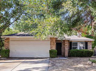 548 Magdalen Ave, Crowley, TX 76036