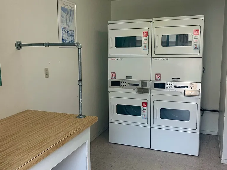 1001 E Cypress Ave — Photo 20