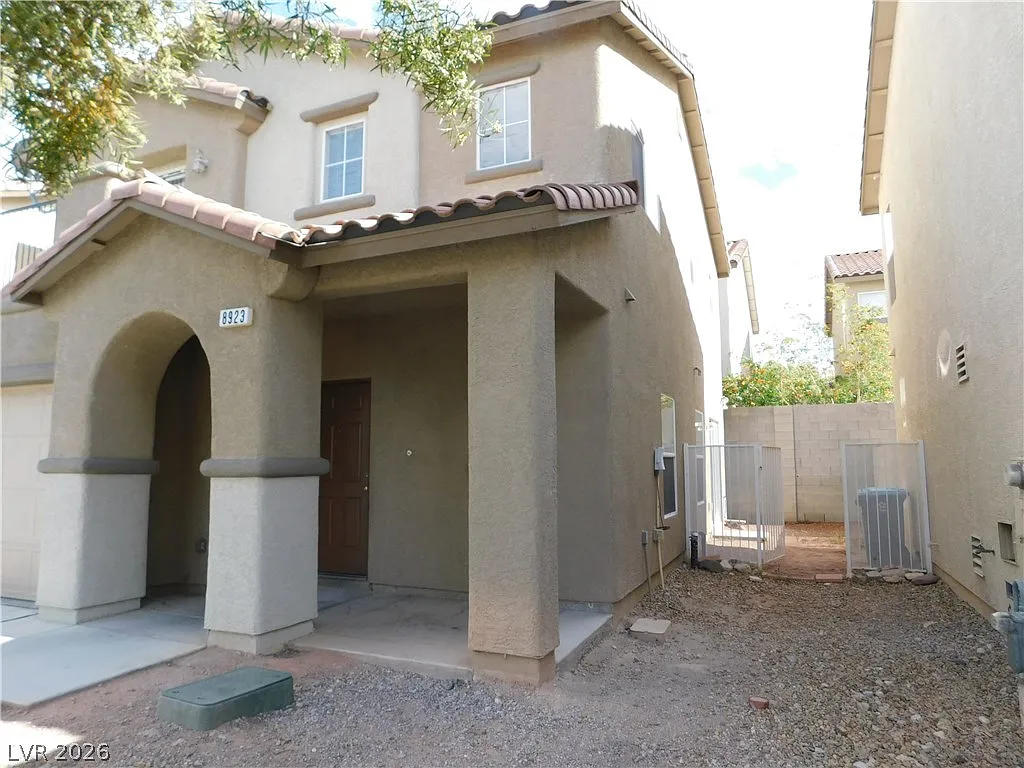 3 bed, 2.5 bath, 1301 sqft, $1,750 — Photo 2