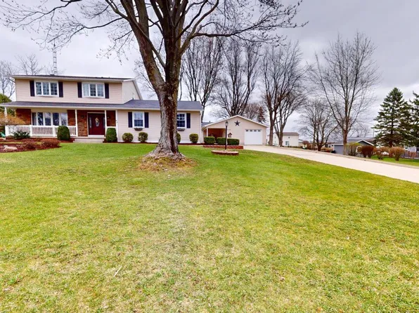 90 Bethany Dr, Fremont, OH 43420