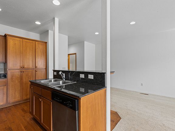 4th image of 3126 Alameda St Unit 105