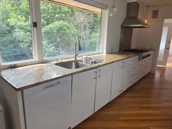 (undisclosed Address), Saint James, NY 11780