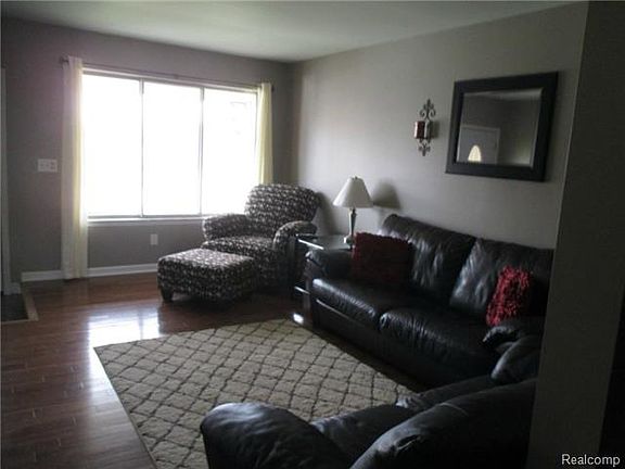 4th image of 15810 Jonas Ave