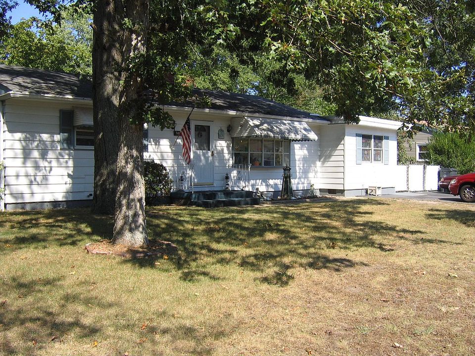 Front View of Home w/double wide driveway