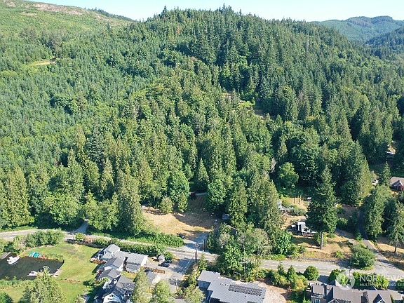3rd image of 887 N Lake Samish Drive