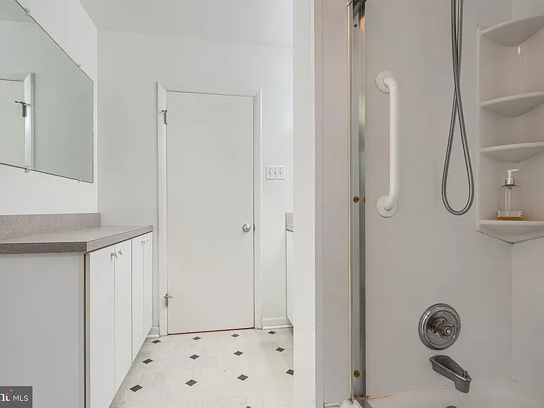 112 Springside Dr — Photo 20