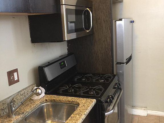 2nd image of 825 W Windsor Ave APT 1M
