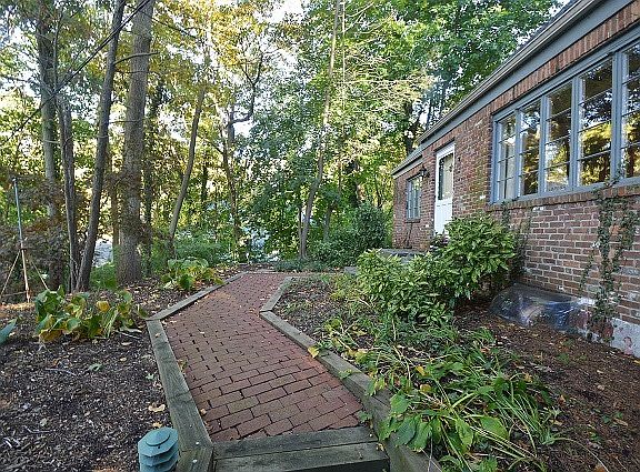 2nd image of 14 Winthrop Dr