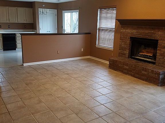 3rd image of 6742 Blackthorn Dr
