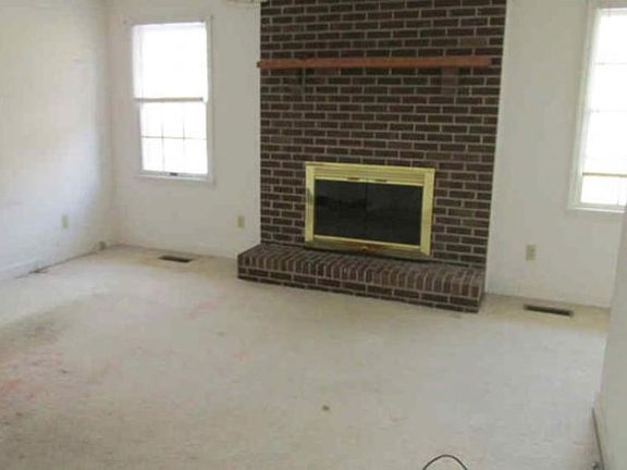 5th image of 799 Barclay Dr