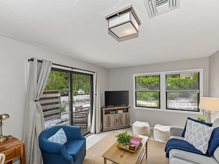 2475 Alameda Ave #B — Photo 9