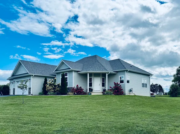 10359 E Shagbark Ln, Rochelle, IL 61068