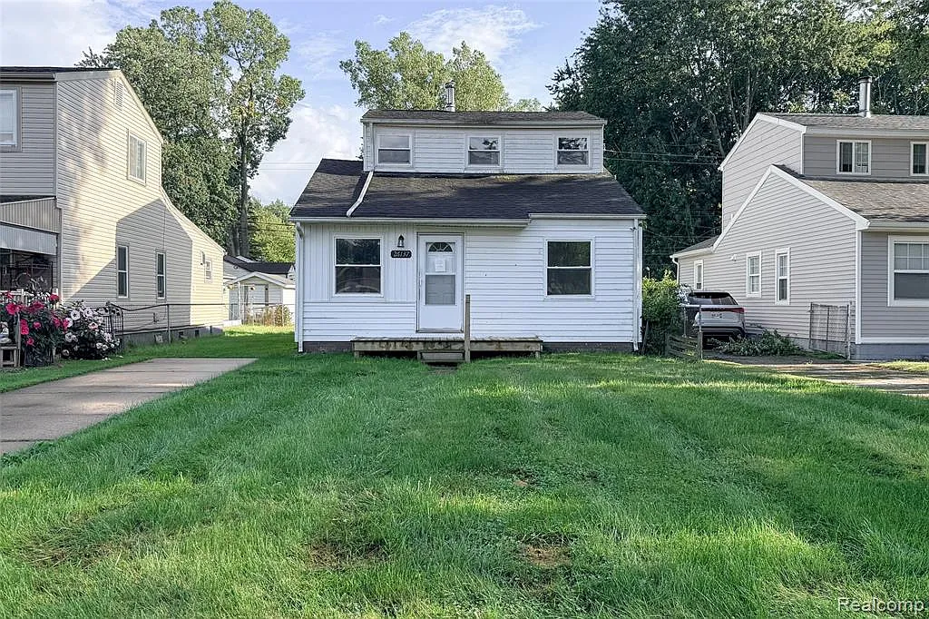 3 bed, 1.0 bath, 1224 sqft, $1,600 — Photo 3