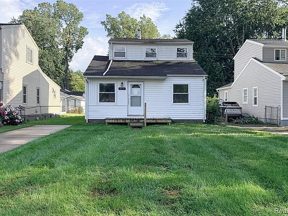 3rd image of 26137 Superior Rd