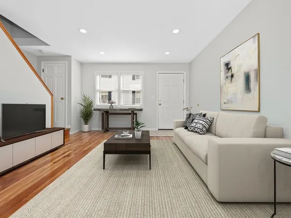 88 Francis St Unit 2, Waltham, MA 02451