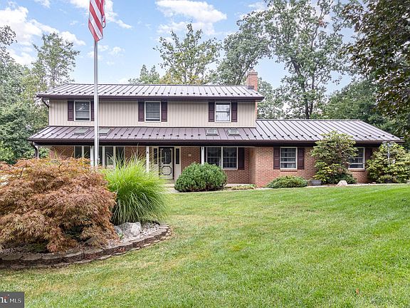 4th image of 20 Laurel Hill Dr
