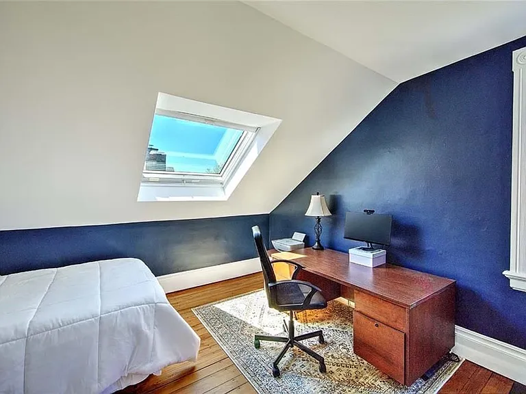 240 Brown St #2 — Photo 36