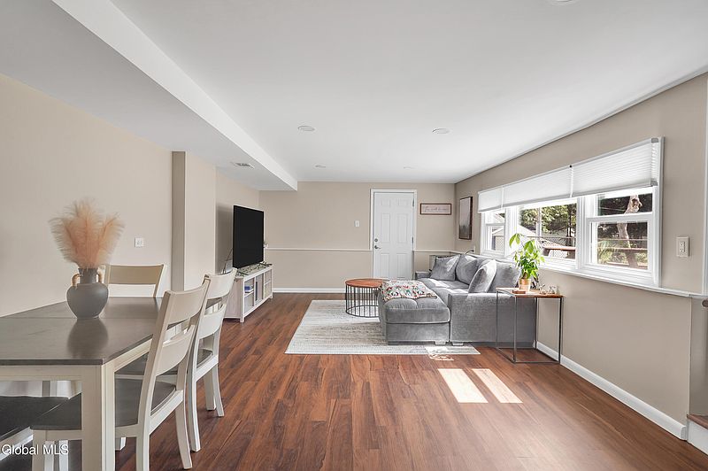3rd image of 34 Perry Avenue